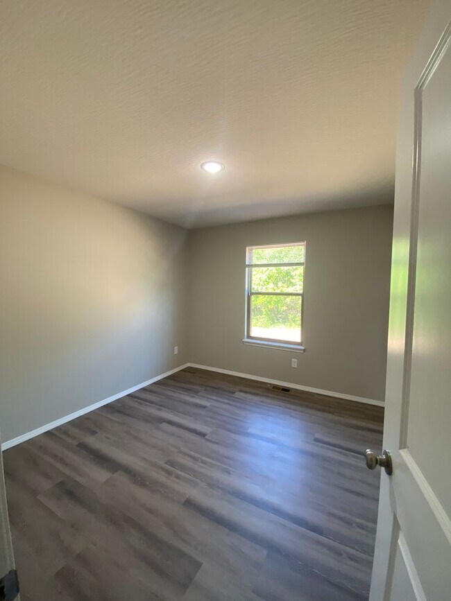 Building Photo - 924 S Berry