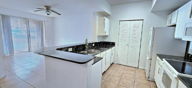 Building Photo - 1000 Scotia Dr