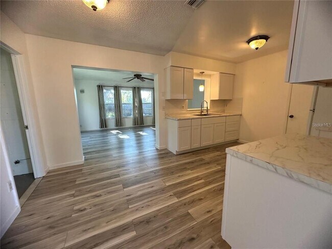 Building Photo - 809 Florida Pkwy