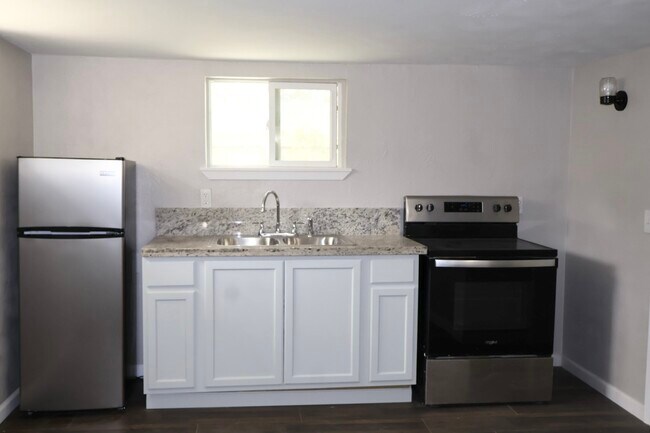 Foto del edificio - 7515 Bayway Dr