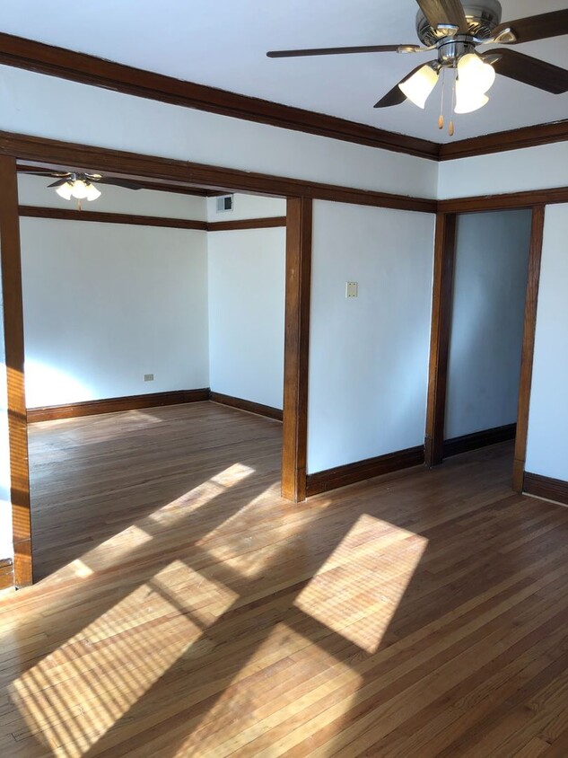 Primary Photo - Hermosa – Huge Updated Top-Floor 1-Bedroom...