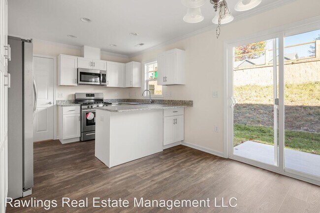 Building Photo - 3 br, 2.5 bath House - 1055 Baldwin Common...