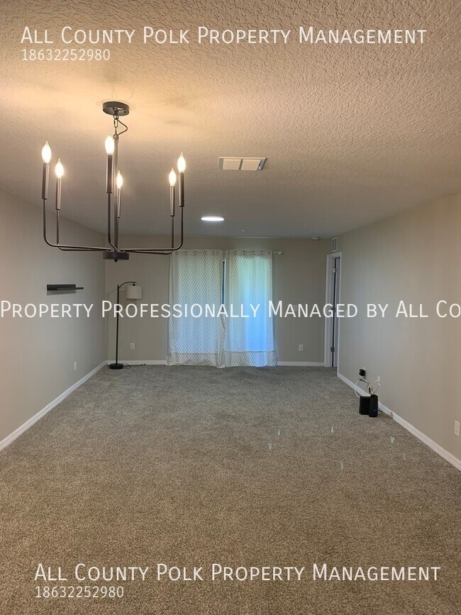 Building Photo - Lakeland Oasis! 3 Bedroom Duplex in Villag...