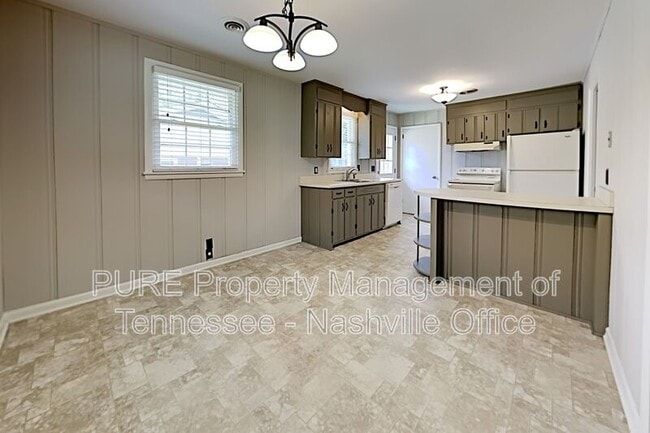 Foto del edificio - 573 Whispering Hills Dr