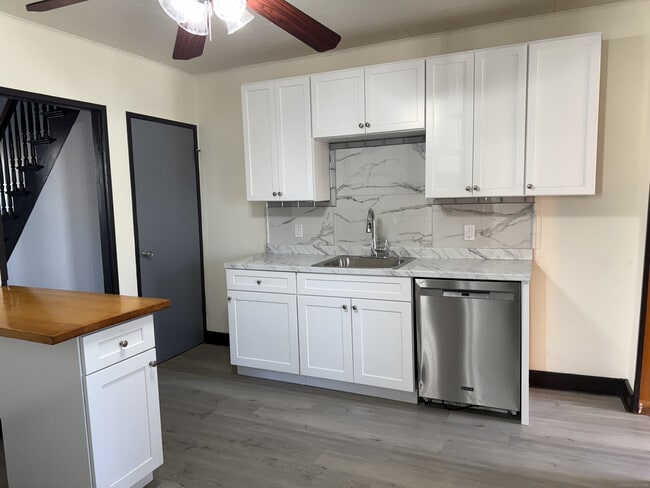 Building Photo - 15 Freestone Ave