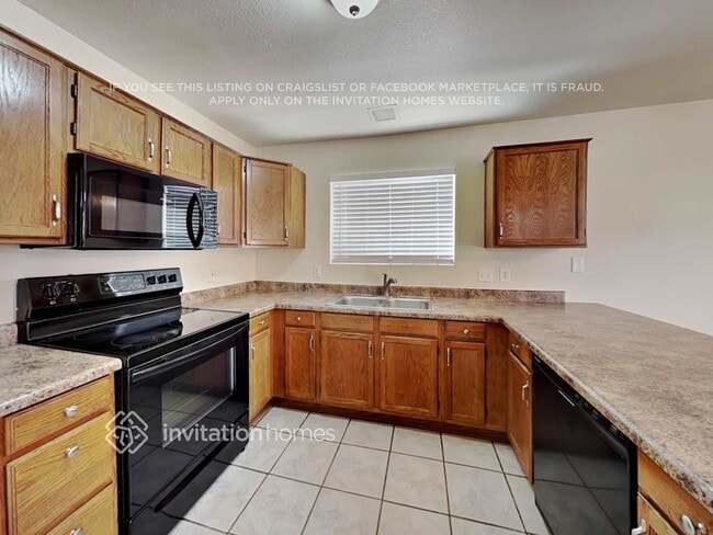 Building Photo - 8030 W Paradise Dr