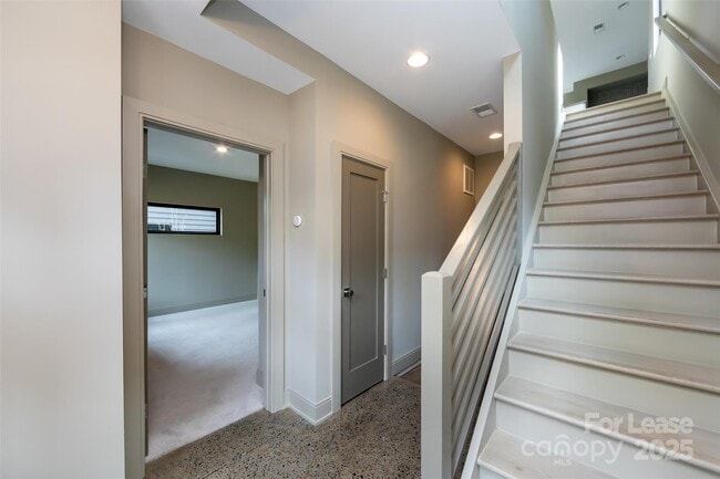 Building Photo - 1014 Polaris Wy