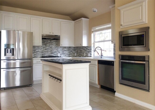 Foto del edificio - 3224 Heatherbrook Dr