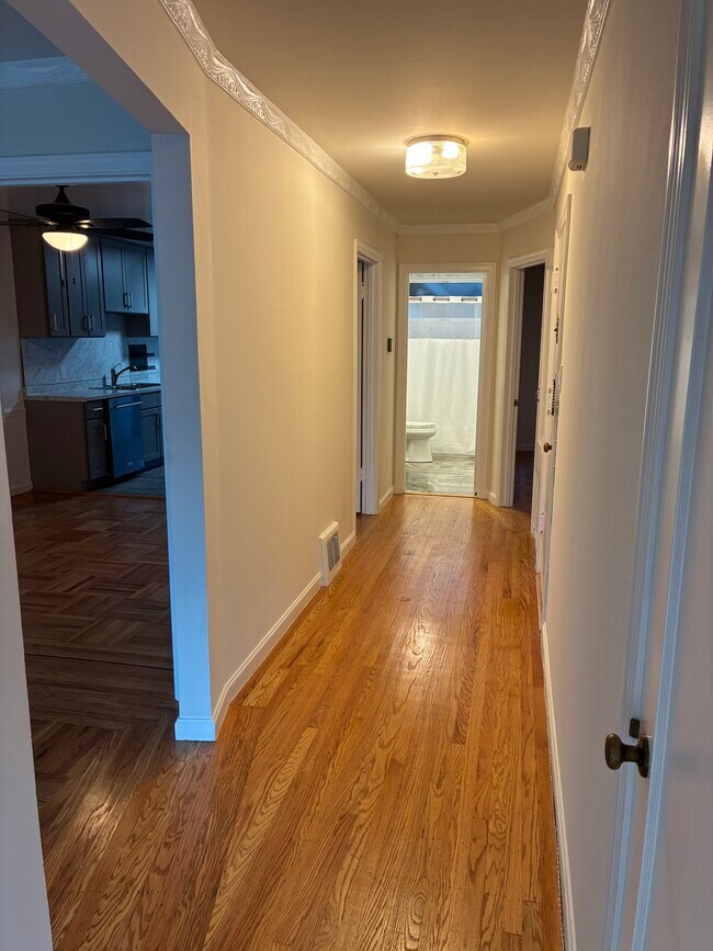 Foto del edificio - 79 Tiffany Ave