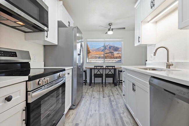 Building Photo - 2723 S Melbourne St