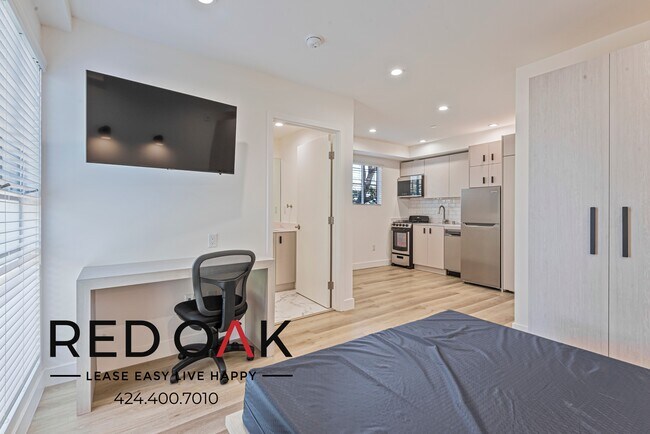 Foto del edificio - ~2 Months FREE~ Newly Renovated, Furnished...