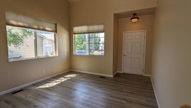 Foto del edificio - Bright 3-Bedroom Home on a Cul-de-Sac with Mountain Views