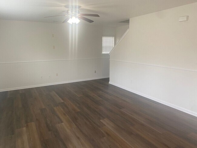 Foto del edificio - Large Four Bedroom Home In North Charlotte