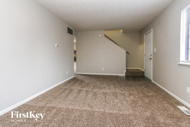 Building Photo - 104 Meadow Creek S Dr