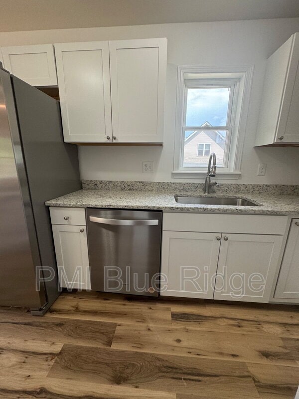 Foto del edificio - 380 Quinn Hill Ln