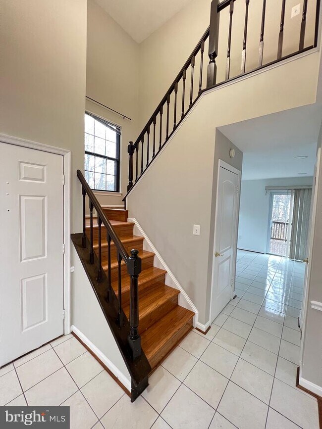 Building Photo - 10230 Roberts Common Ln