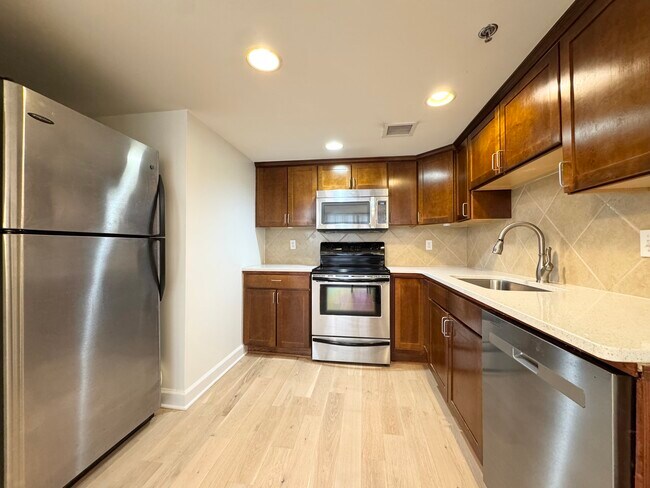 Foto del edificio - 600 Admiral Blvd