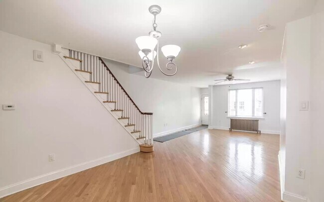Ljvingroom - 3636 Almond St