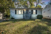 Foto principal - Charming 3-Bedroom, 1-bathroom home locate...