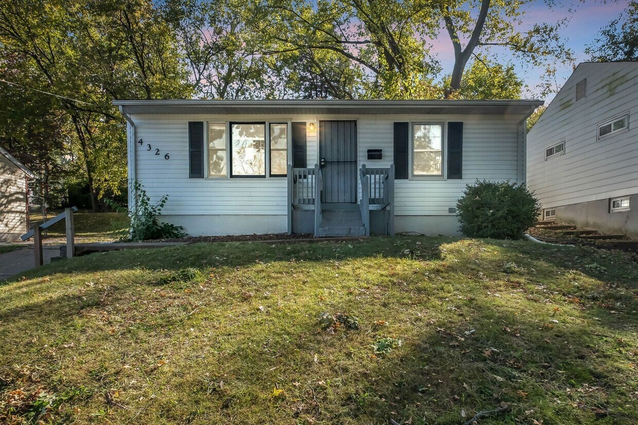 Primary Photo - Charming 3-Bedroom, 1-bathroom home locate...
