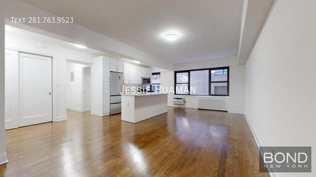 Foto del edificio - 157 W 57th St