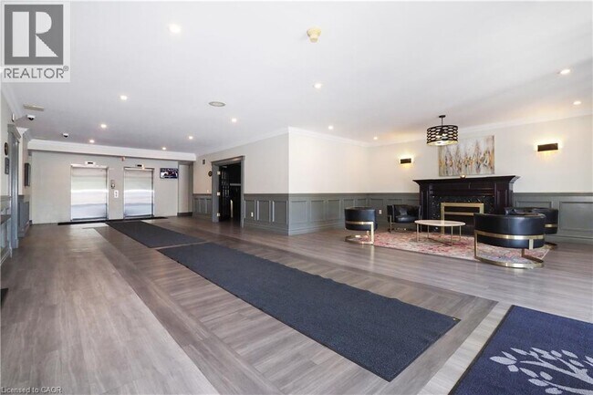 Photo du bâtiment - 255 Keats Way