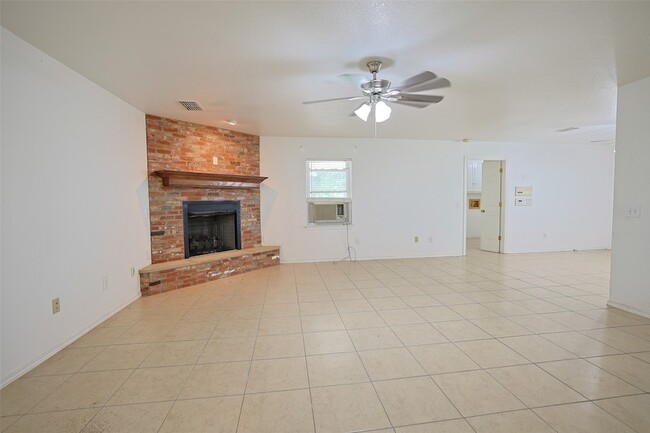 Foto del edificio - 2550 W Lucas Rd