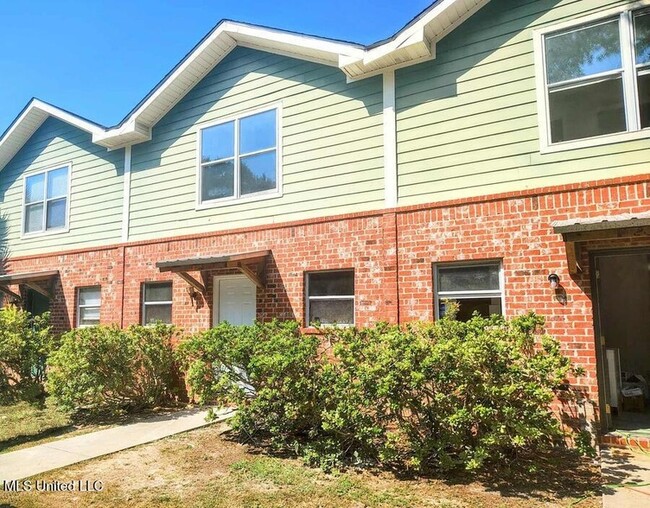 Photo - 233 Milray Ln Townhome