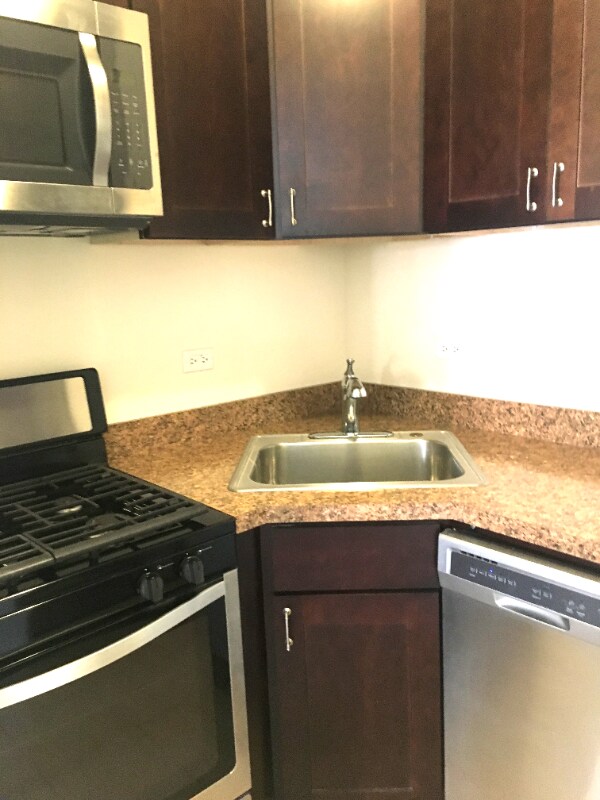 Foto del edificio - 2351 W Wilson Ave