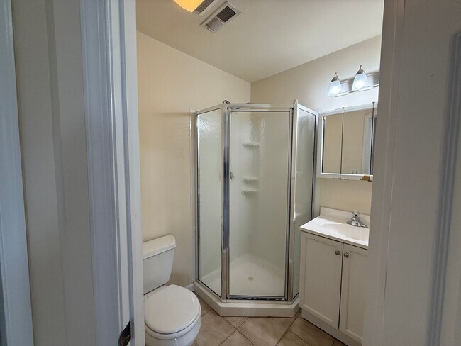 Foto del edificio - Modern New Luxury Temple Apartments