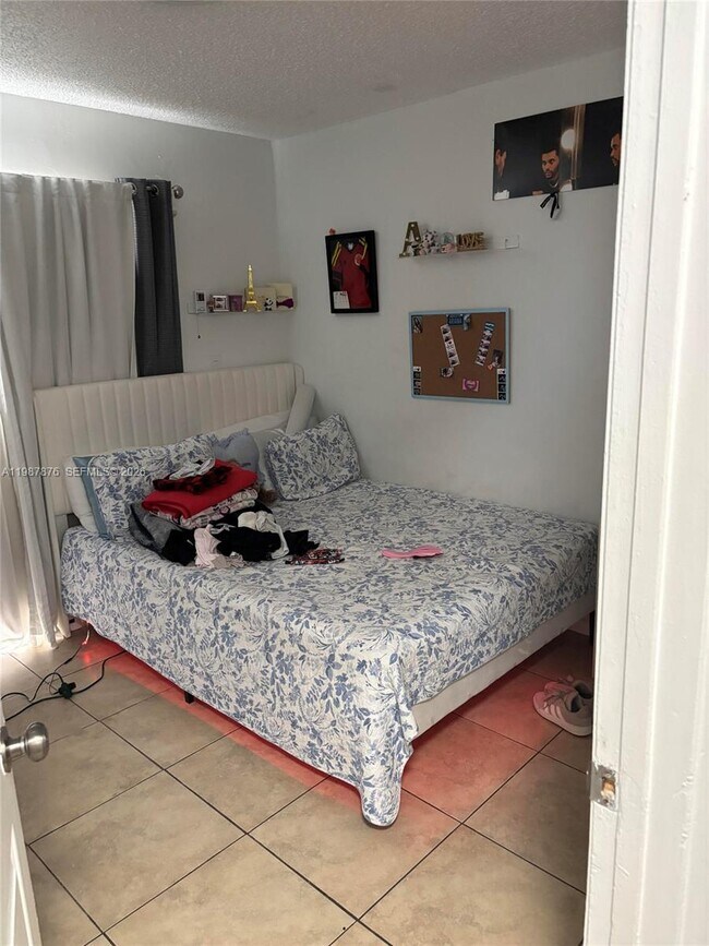 Foto del edificio - 2050 NE 140th St