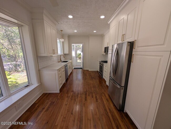 Building Photo - 1429 Azalea Dr