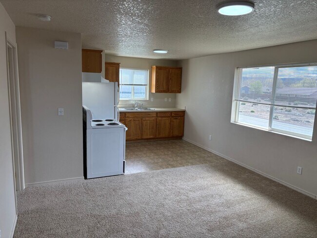 Foto del edificio - 1 Bedroom Unit with Detached Garage in Prineville