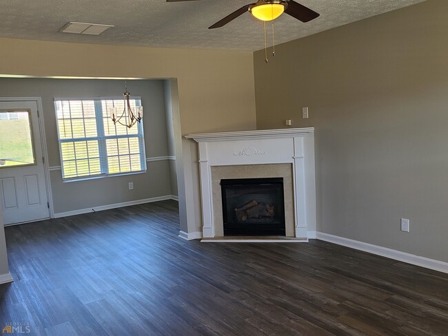 Building Photo - 6125 Flagstaf Walk
