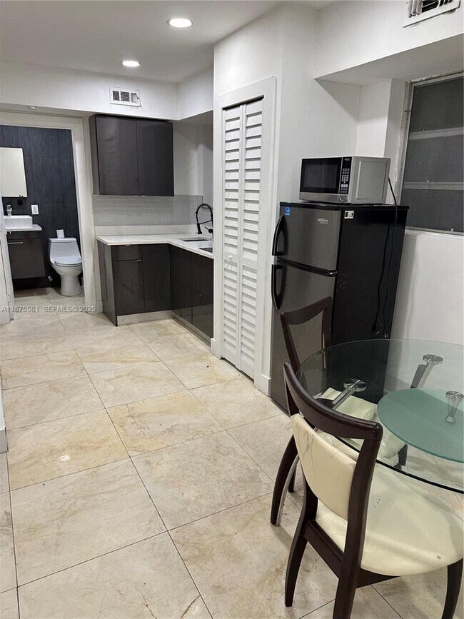 Building Photo - 1723 Jackson St