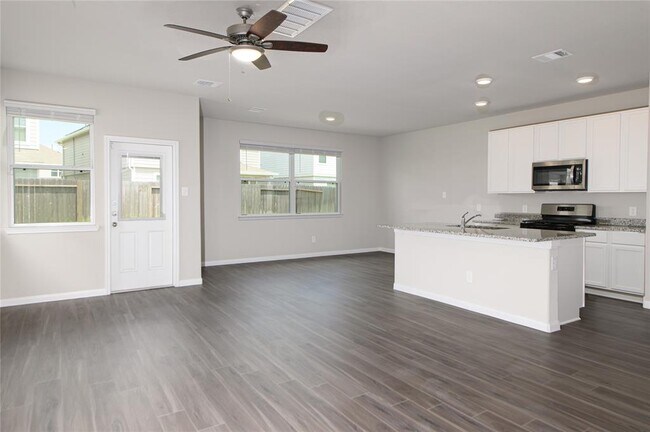 Foto del edificio - 22210 Regal Heights Dr