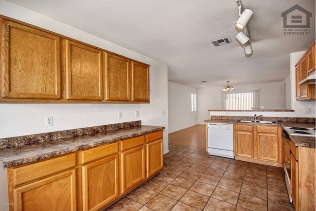 Building Photo - 3Bed/2Bath House in Buckeye! Move-In Ready on 08/06/2026!