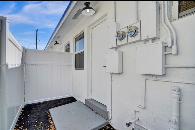 Building Photo - 1300 NE 2nd Ave