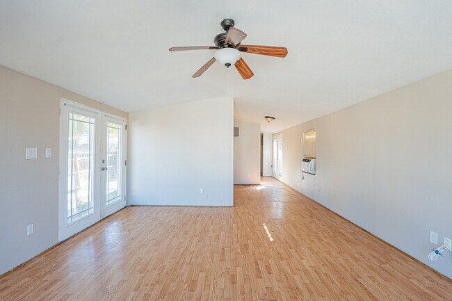 Foto del edificio - 17470 Haynes Ave