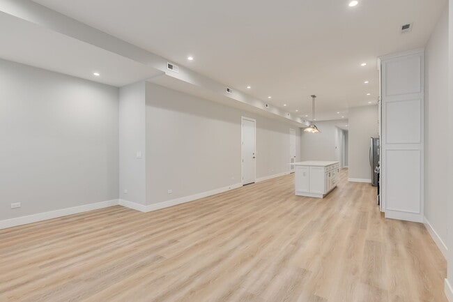 Building Photo - 864 N State St