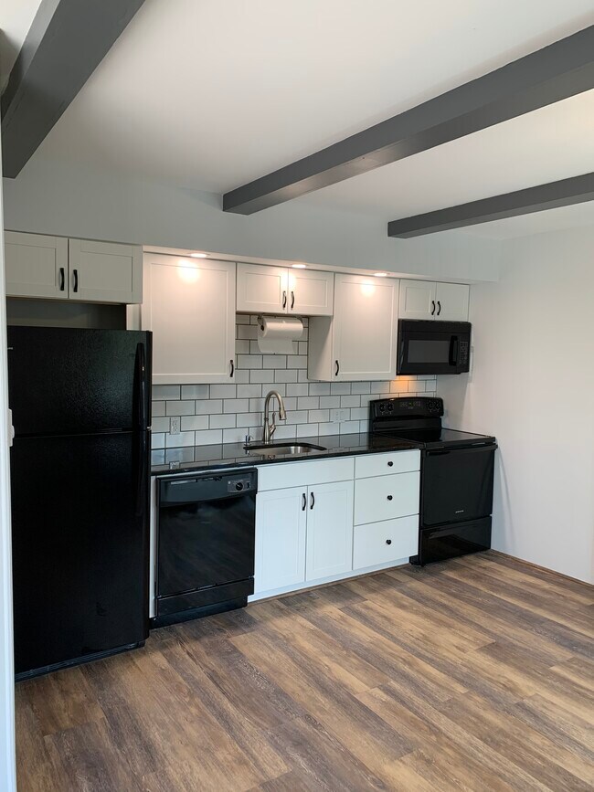 Building Photo - 105 Cypress Dr