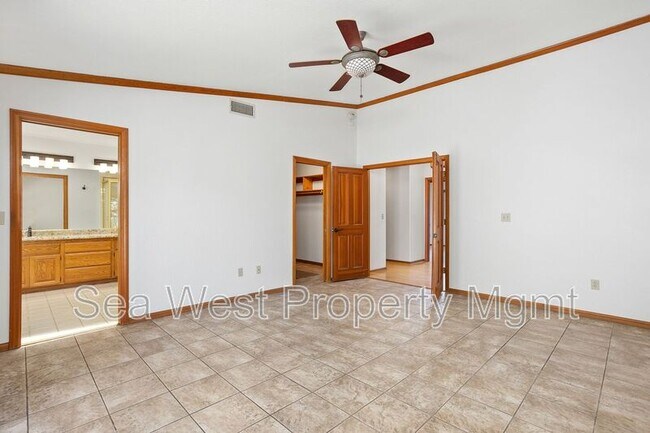 Building Photo - 4000 James Dr