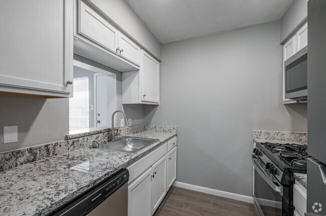 1BR, 1BA - 600SF - Crestridge