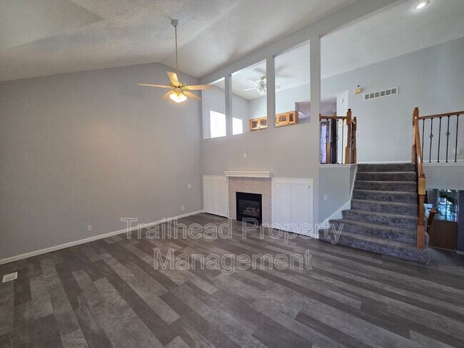 Building Photo - 10960 N Wallace Ave