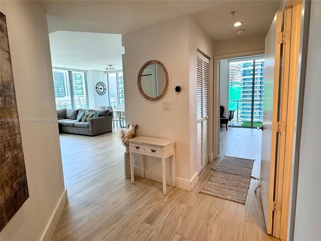 Foto del edificio - 79 SW 12th St