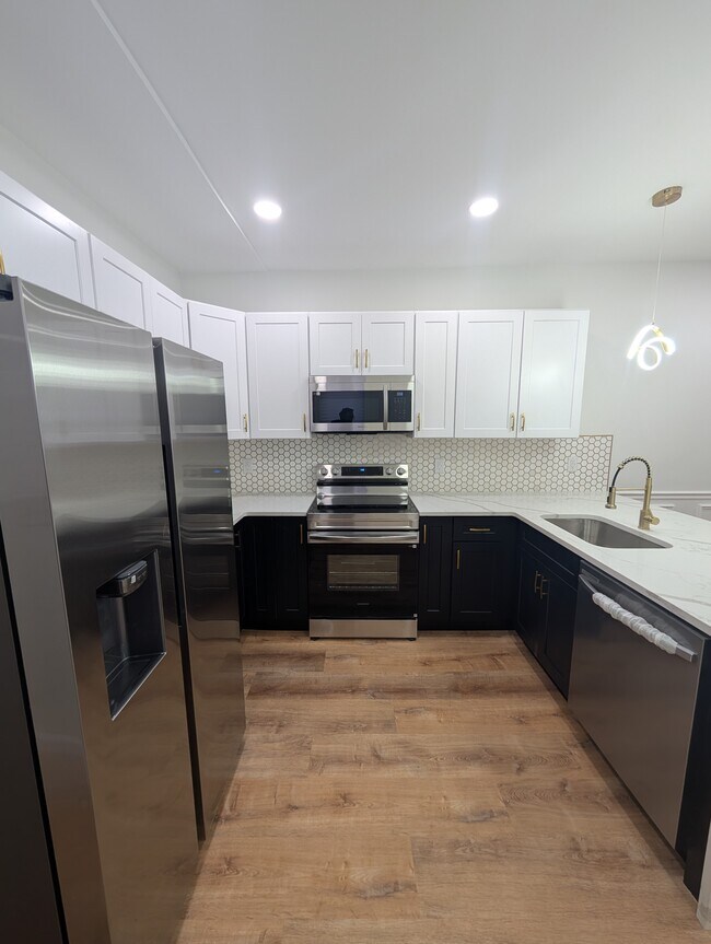 Building Photo - 6017 Vine St