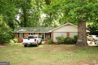 Building Photo - 1005 College Station Rd