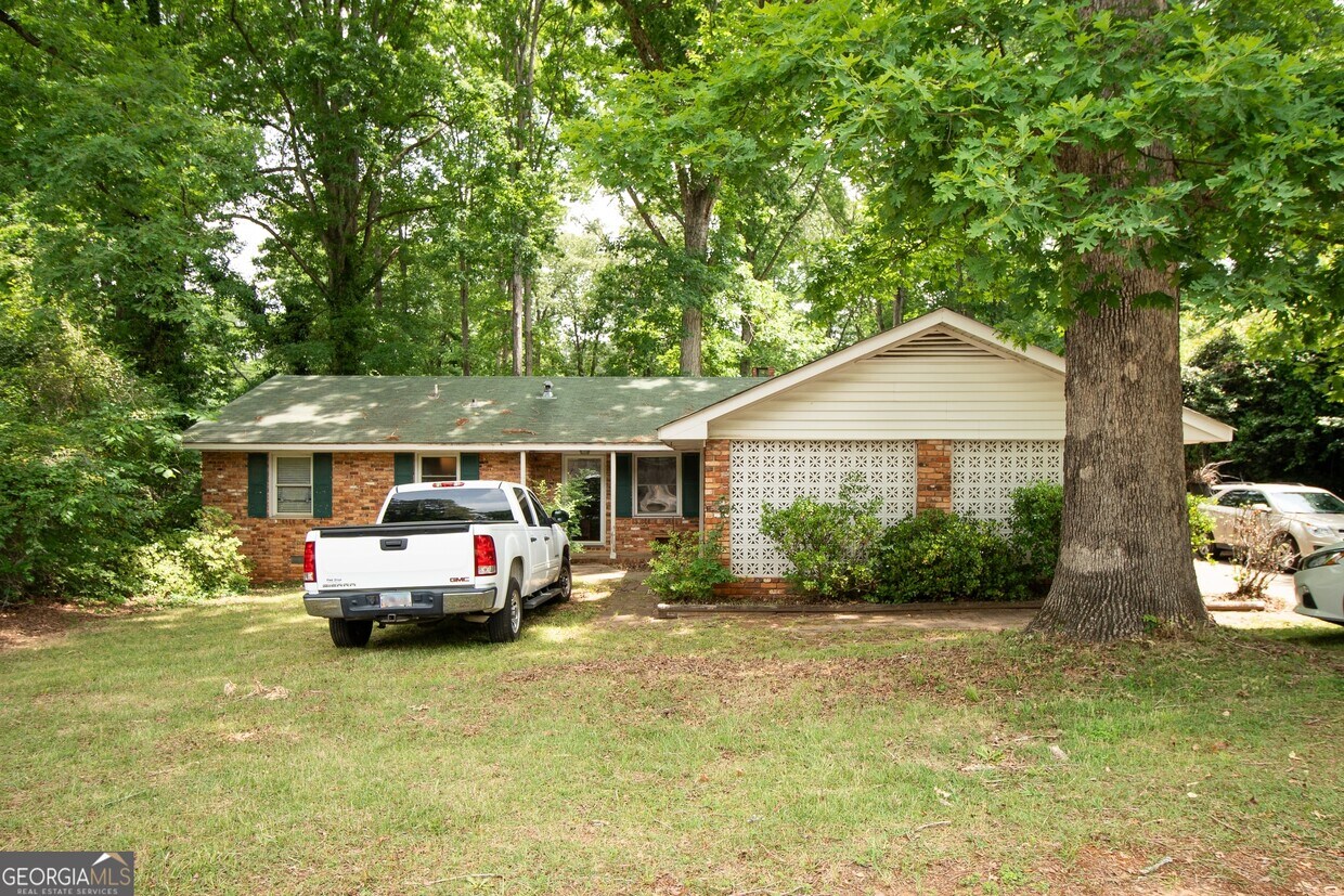 Foto principal - 1005 College Station Rd