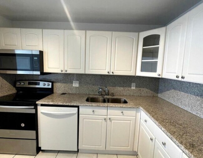 Building Photo - 13499 Biscayne Blvd