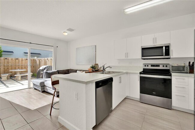 Foto del edificio - 359 NW 12th Ave